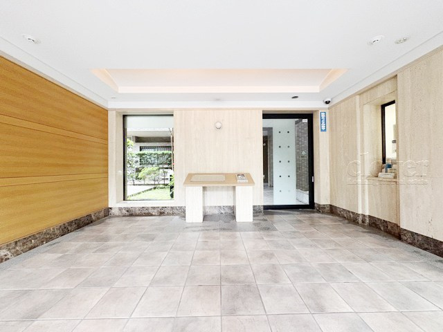 【ロビー】 | サーパス方南町 | マンションのエントランスに広がるホールの様子。～即日のご見学可能～　お問合せはお気軽に。
