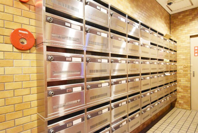 【設備】 | ライオンズマンション麻布 | 郵便物を受け入れる住民共用のポスト。「集合ポスト」とも呼びます。ここもまた、マンションの「顔」のひとつです。～即日のご見学可能～　お問合せはお気軽にどうぞ。