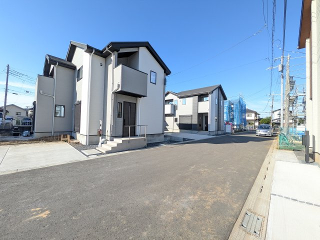 取手市戸頭　19期　新築戸建ての前面道路含む現地写真