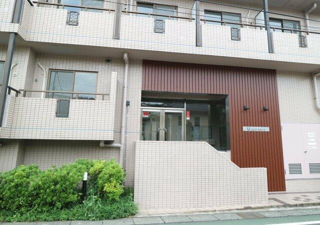 リライア百合ヶ丘のエントランス