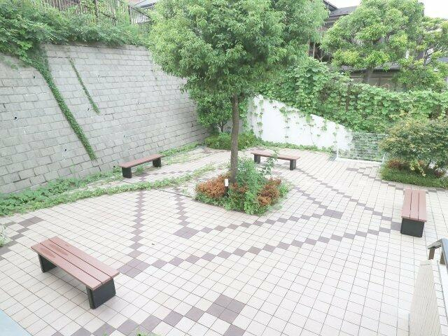 リライア百合ヶ丘の庭