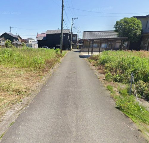 あわら市市姫２丁目　土地　の前面道路含む現地写真