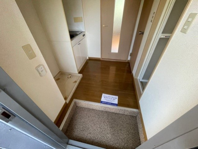 レオパレスフェリスの玄関