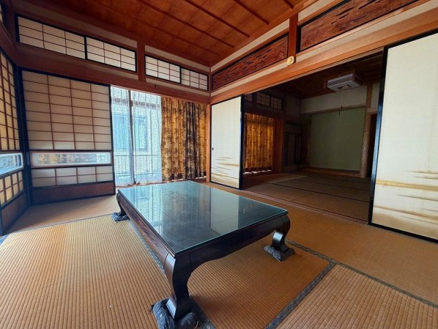 ■□米子市新開1丁目中古戸建□■の和室|1階和室6帖となります。
続き間となっております。