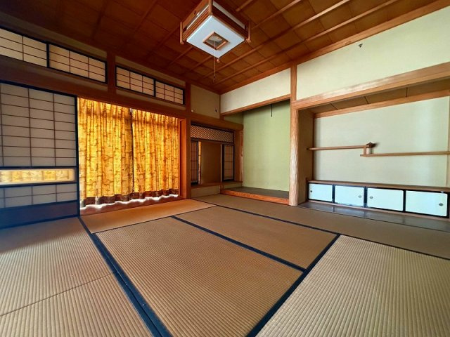 ■□米子市新開1丁目中古戸建□■の和室|1階和室約8帖となります。
とても綺麗に使用されております〇