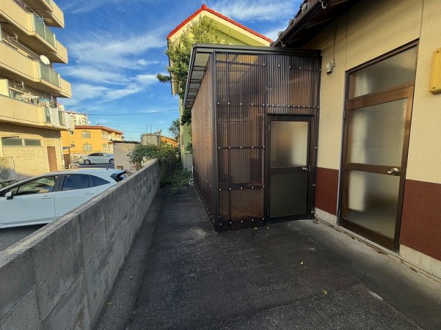 ■□米子市新開1丁目中古戸建□■のその他|ストックヤードになります。
内部は専用物干しスペースとして利用しております〇