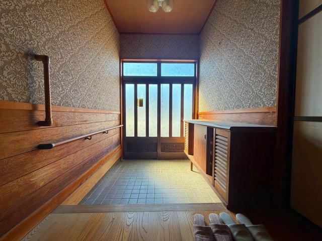 ■□米子市新開1丁目中古戸建□■の玄関|光が良く差し込む玄関となります。