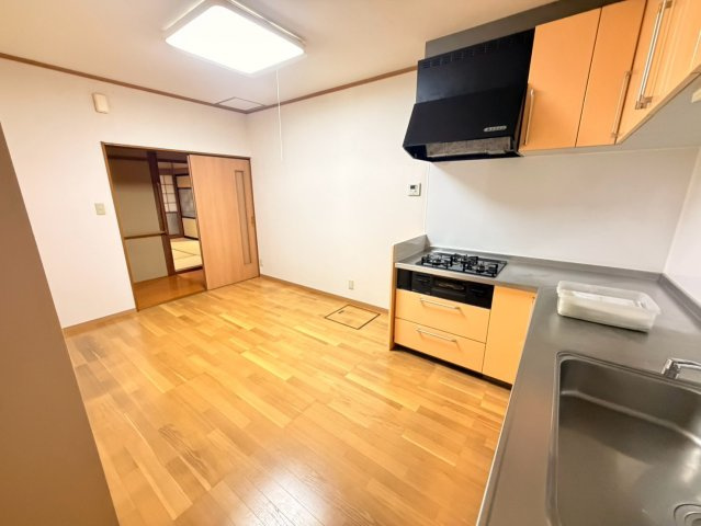 柏崎市鯨波レントハウスの居間・リビング