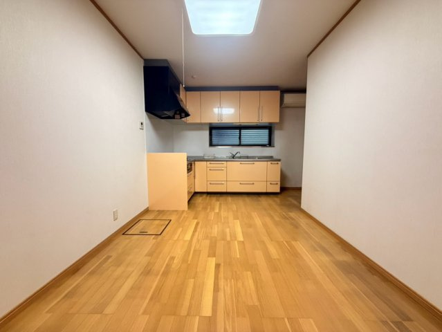 柏崎市鯨波レントハウスの居間・リビング