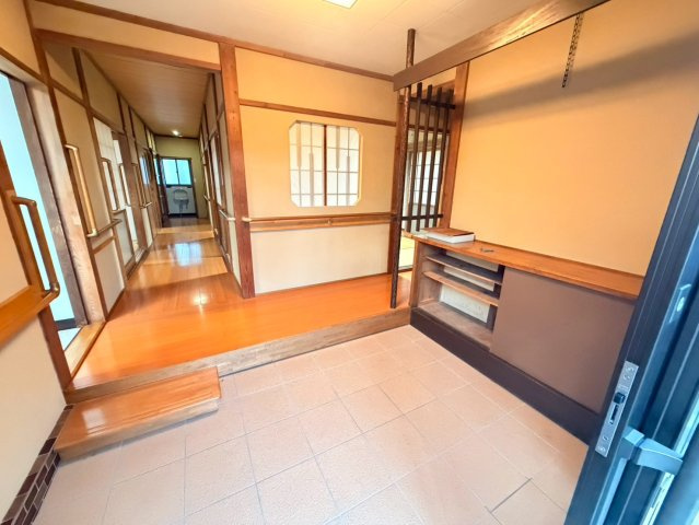 柏崎市鯨波レントハウスの玄関