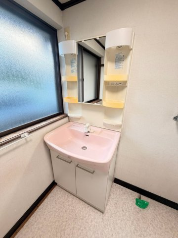 柏崎市鯨波レントハウスの洗面所