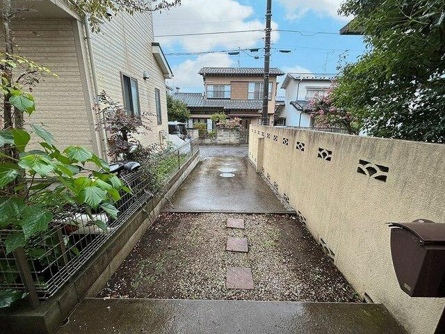市川市中国分５丁目４－７の展望|物件側から駐車場を見た様子