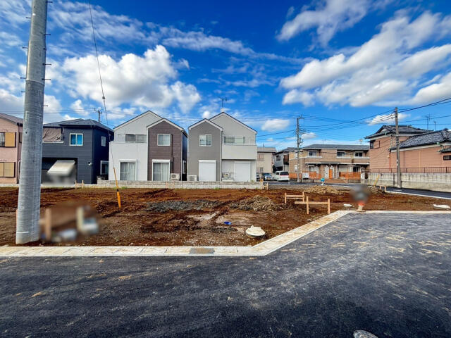 ブルーミングガーデン　市川市稲荷木２丁目１０棟／１期５号棟の前面道路含む現地写真|現地写真