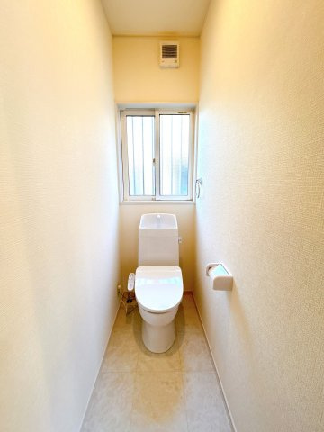 大平町西野田　中古戸建　敷地63坪のトイレ