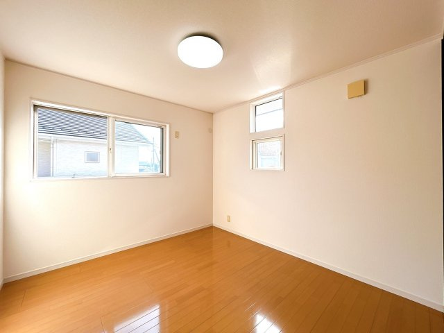 大平町西野田　中古戸建　敷地63坪の洋室