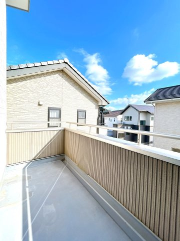 大平町西野田　中古戸建　敷地63坪のバルコニー