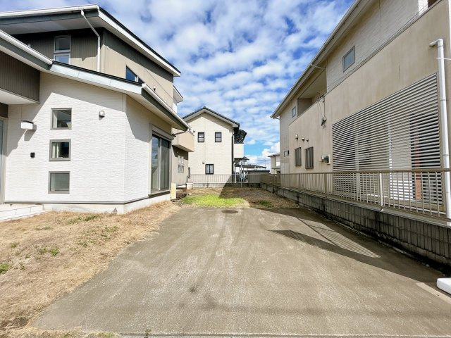 大平町西野田　中古戸建　敷地63坪の駐車場