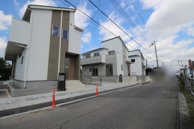 ブルーミングガーデン　市川市下貝塚３丁目３棟／１期１号棟の前面道路含む現地写真|★販売現地★