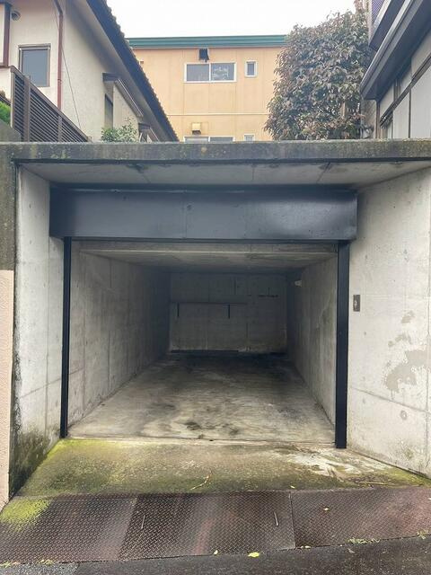 芝山５丁目戸建の駐車場