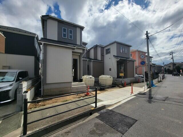 市川市本北方３丁目７０４番の前面道路含む現地写真