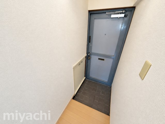 SAIWAI701ビルの玄関