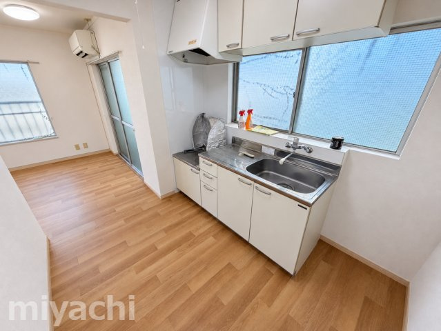 SAIWAI701ビルのキッチン