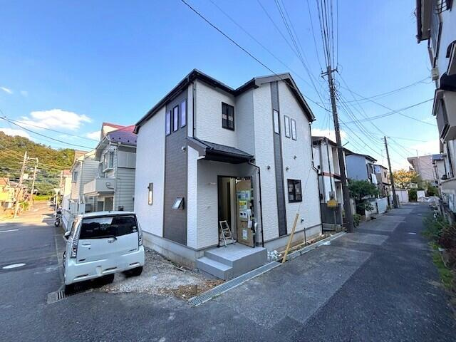 松戸市上本郷１４７５番の前面道路含む現地写真