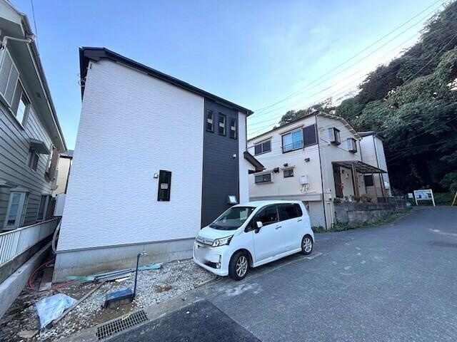 松戸市上本郷１４７５番の前面道路含む現地写真