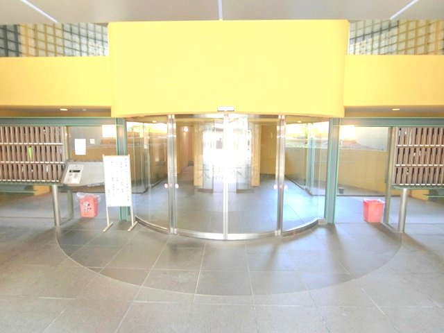 悠々コート西蒲田のエントランス|防犯カメラTVモニター付オートロック宅配BOXメールBOX管理人室