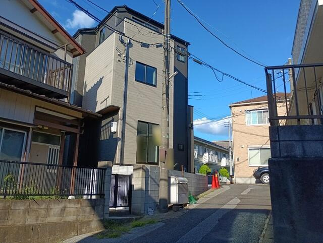 ４３４１松戸市竹ヶ花４期１棟の前面道路含む現地写真