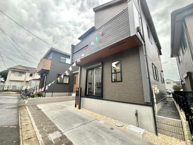 ブルーミングガーデン　柏市西原３丁目１棟／１期１号棟の前面道路含む現地写真|外観写真