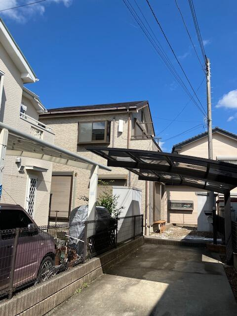 柏市花野井の中古一戸建の前面道路含む現地写真