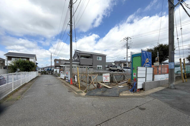 ブルーミングガーデン　流山市加４丁目１棟／１期１号棟の前面道路含む現地写真|基礎工事中