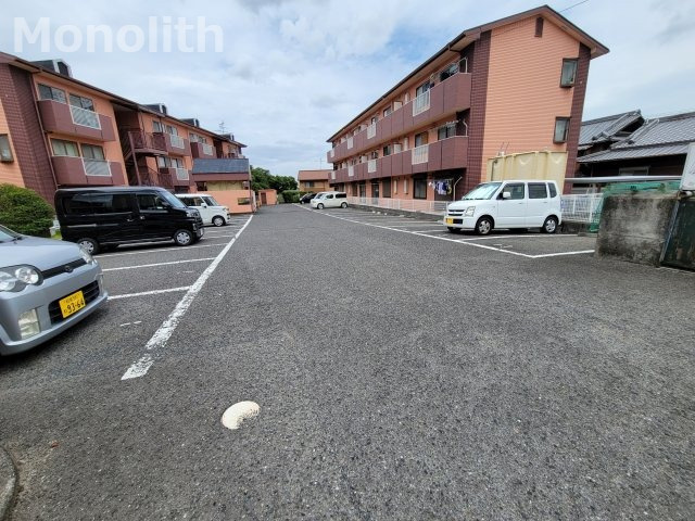 ラフィーネMAYUの駐車場