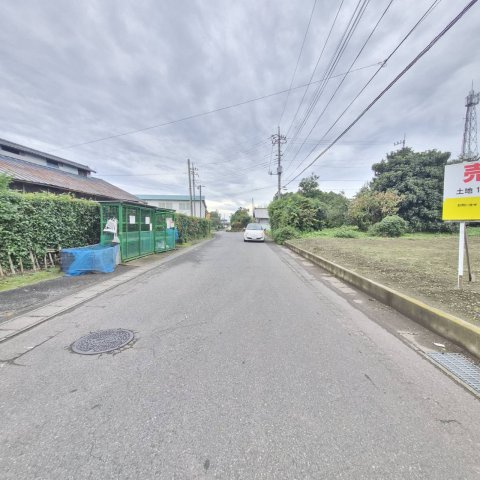 前橋市粕川町稲里278-1,277-3の前面道路含む現地写真