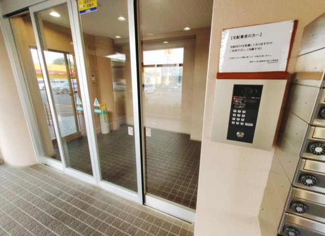 辻産業第1ビルのエントランス