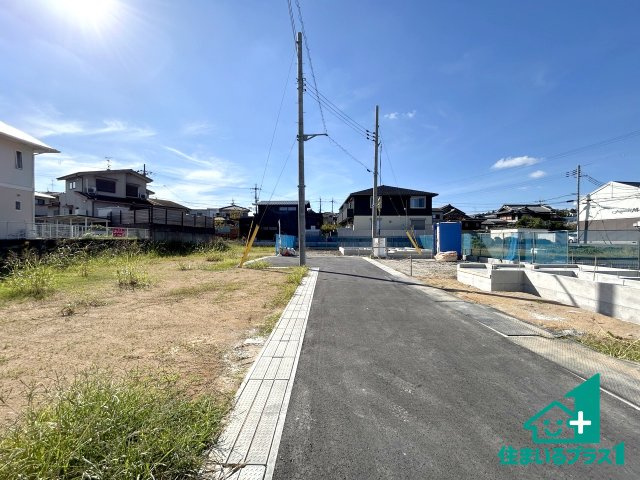 ●24(土)25(日)現地案内可能！　奈良市押熊町　第5期　新築一戸建ての前面道路含む現地写真|周辺は閑静な住宅街です。前面道路もしっかりと有りますので車の出し入れも安心ですよ！