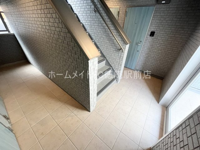 大阪市鶴見区今津中５丁目のハイツのロビー