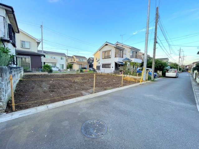 入間郡三芳町大字北永井の新築一戸建の前面道路含む現地写真
