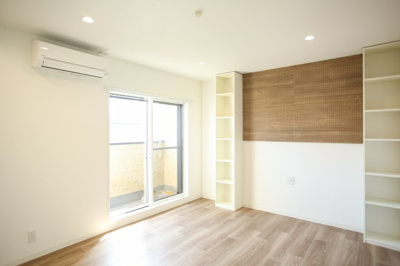 【居間・リビング】 | リヴィエール二日市中央 | 快適にお過ごしいただけるおすすめのお部屋です。