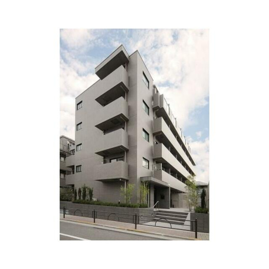 【外観】 | ルーブル練馬参番館 | 鉄筋コンクリート造のがっちりとした建物。
