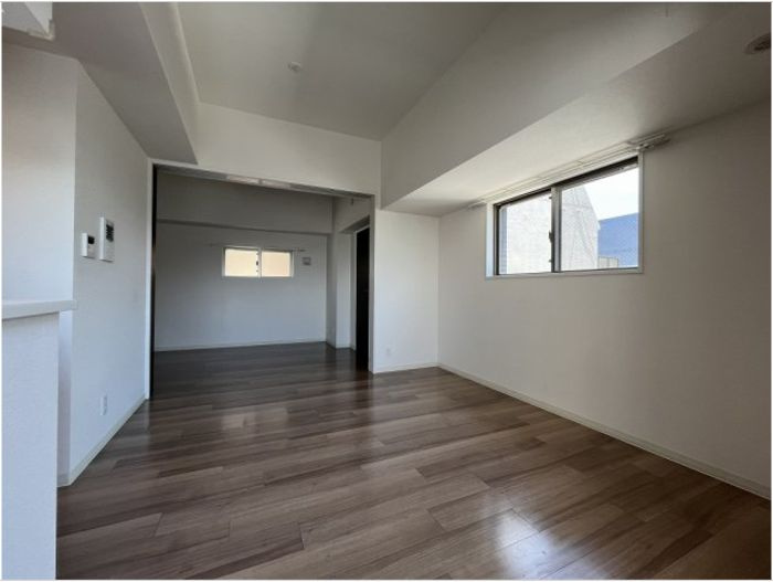 名古屋市中区伊勢山２丁目の賃貸マンションの居間・リビング