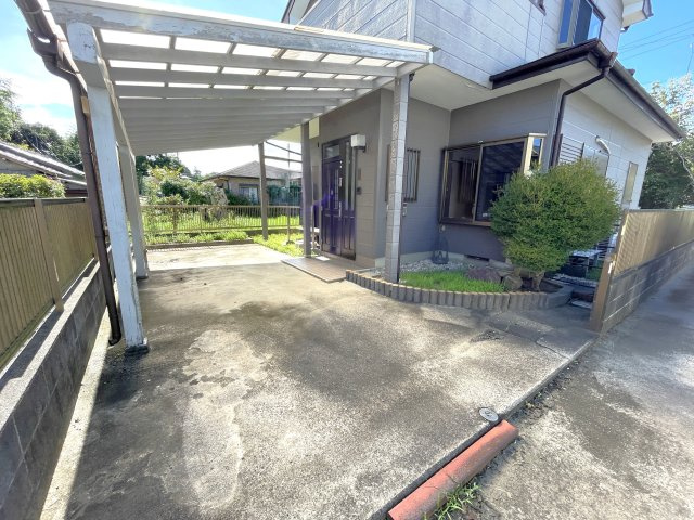 七井土貸家の駐車場