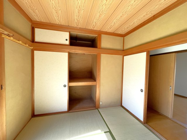 七井土貸家の収納|1F和室収納