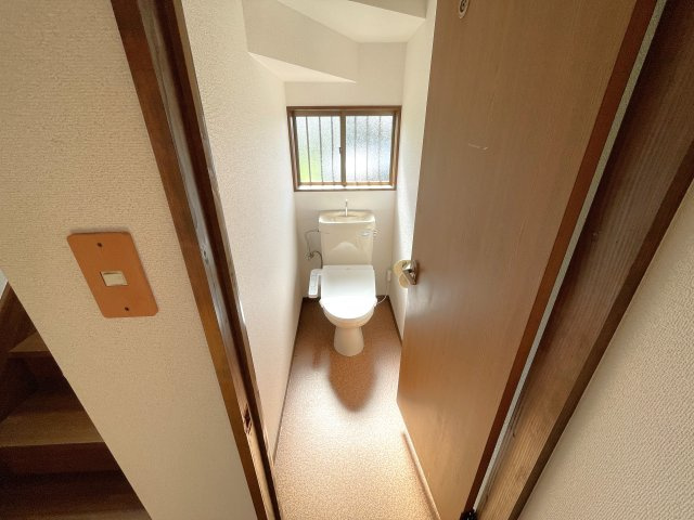 七井土貸家のトイレ