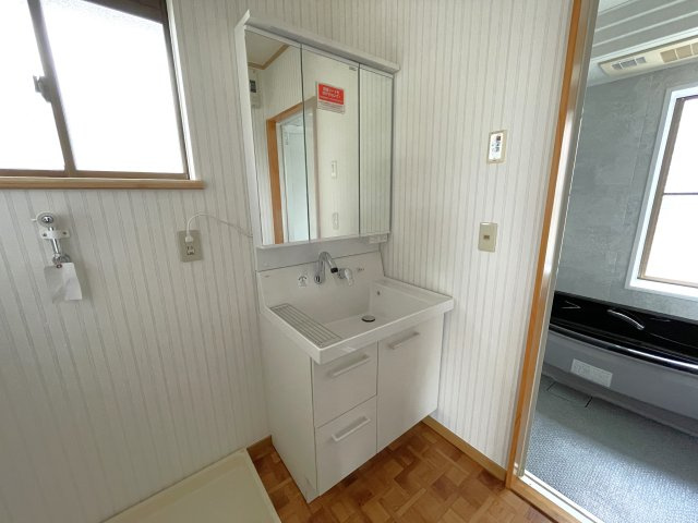 季美の森東貸家の独立洗面台