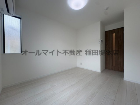 川崎市多摩区菅北浦２丁目のアパートの居間・リビング