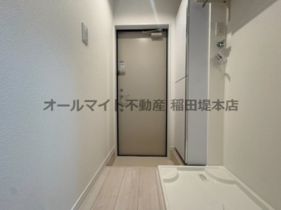 川崎市多摩区菅北浦２丁目のアパートの玄関
