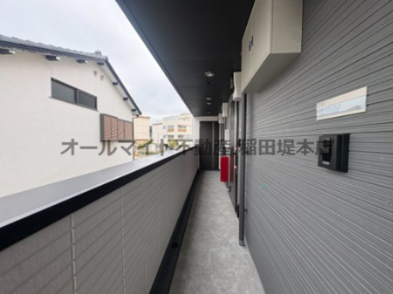 川崎市多摩区菅北浦２丁目のアパートのロビー