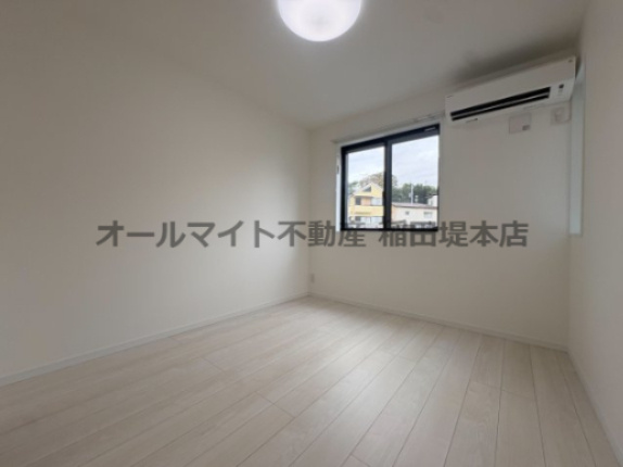 川崎市多摩区菅北浦２丁目のアパートの居間・リビング